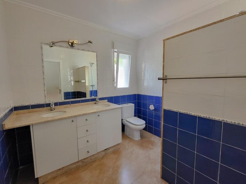 4 Cuarto Villa en venta
