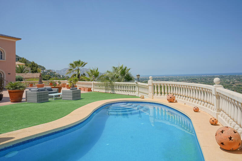 Villa en venta en Pedreguer, Alicante
