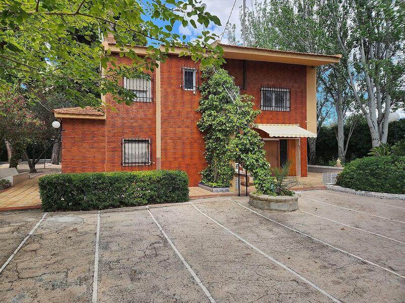 Villa til salgs i Sax, Alicante