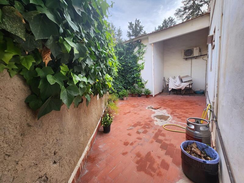 4 bedroom Townhouse for sale