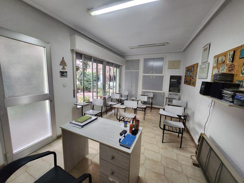 4 bedroom Townhouse for sale