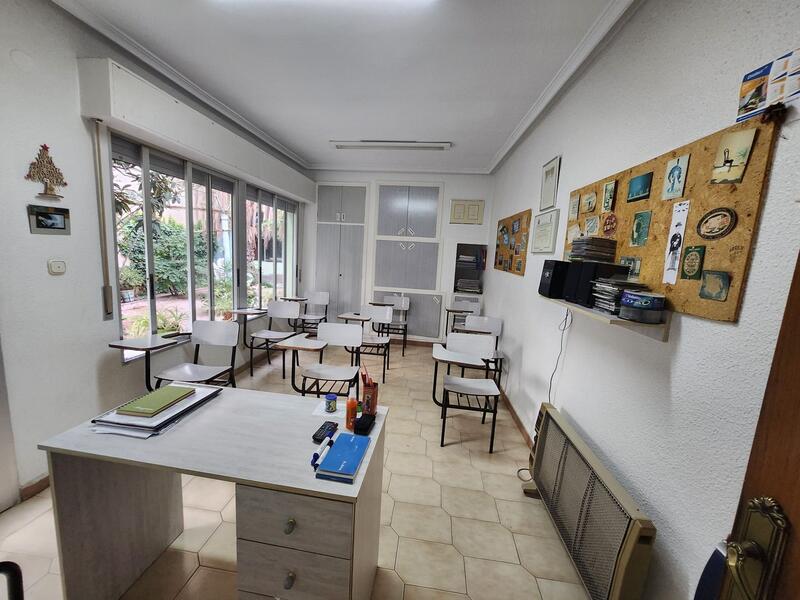 4 bedroom Townhouse for sale