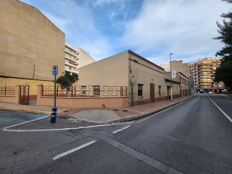 4 bedroom Townhouse for sale