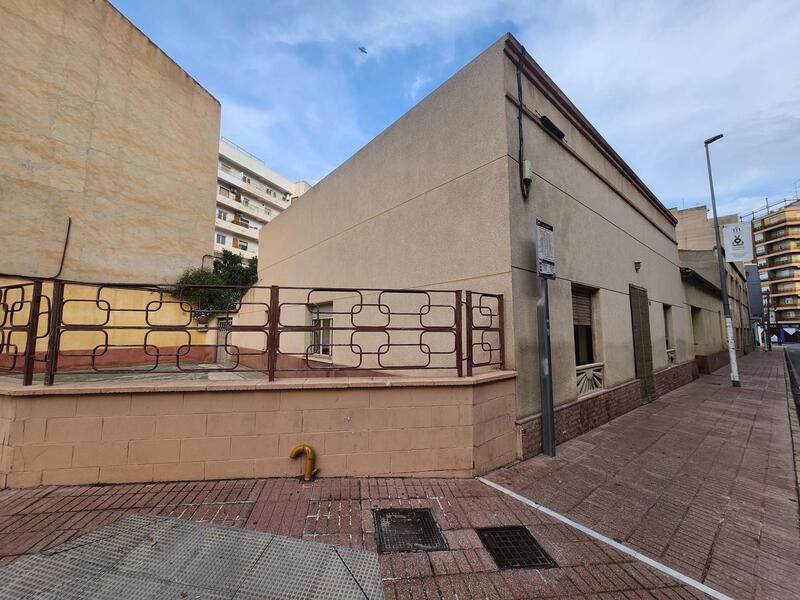 4 bedroom Townhouse for sale