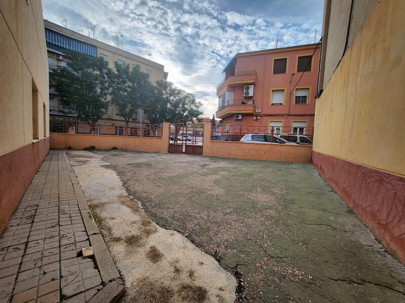 4 bedroom Townhouse for sale