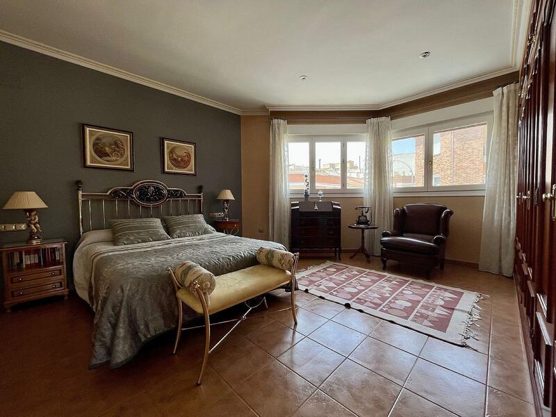 4 Schlafzimmer Stadthaus zu verkaufen