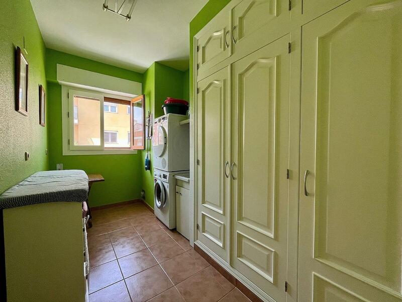 4 Schlafzimmer Stadthaus zu verkaufen