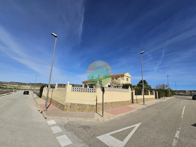 4 bedroom Villa for sale
