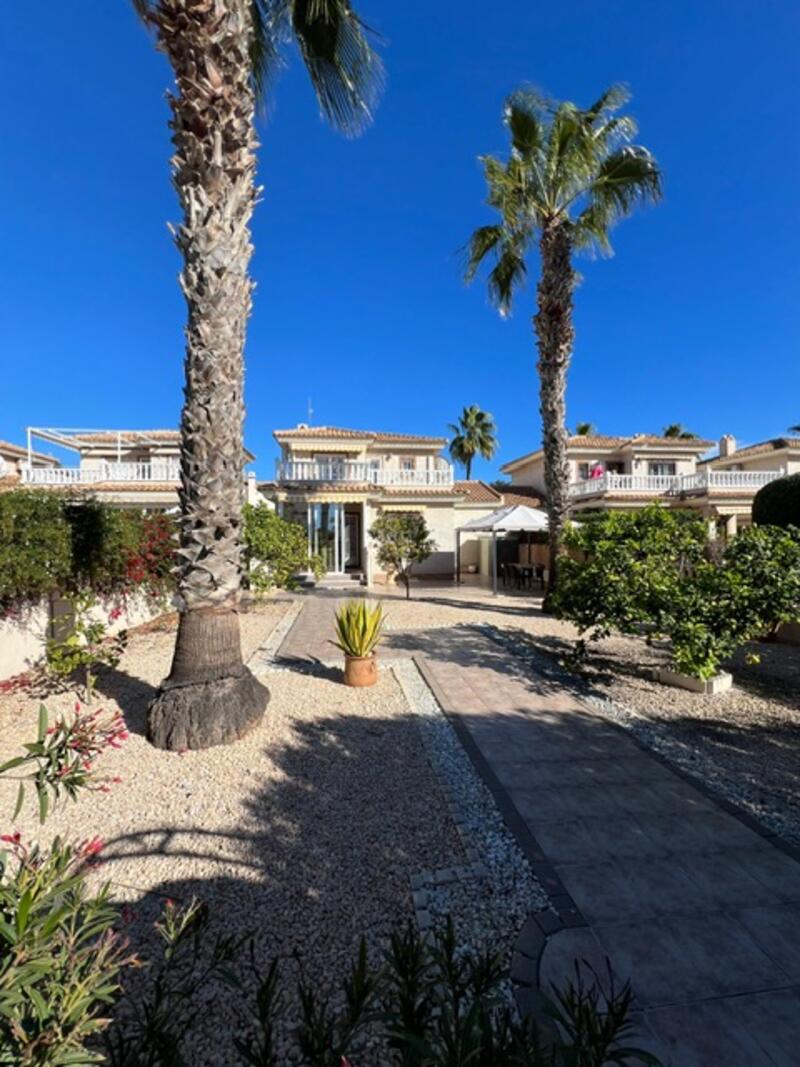 Villa à vendre dans Villamartin, Alicante