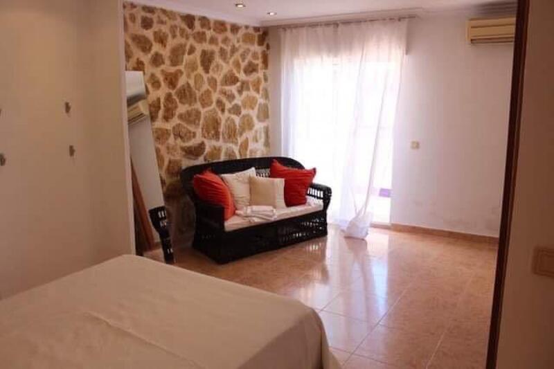 4 bedroom Townhouse for sale