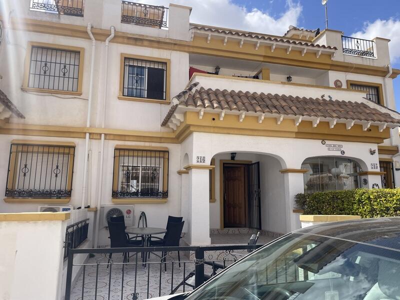 Radhus till salu i Torrevieja, Alicante