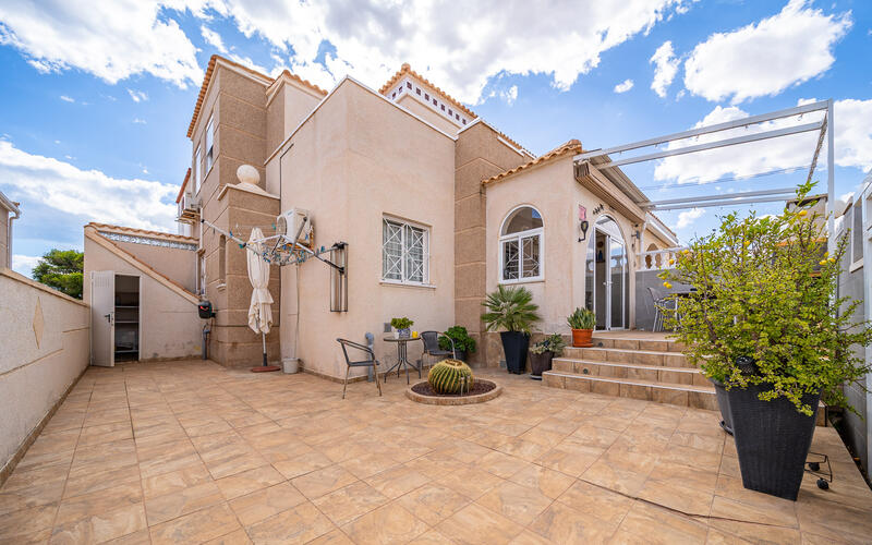 Villa for sale in Torrevieja, Alicante