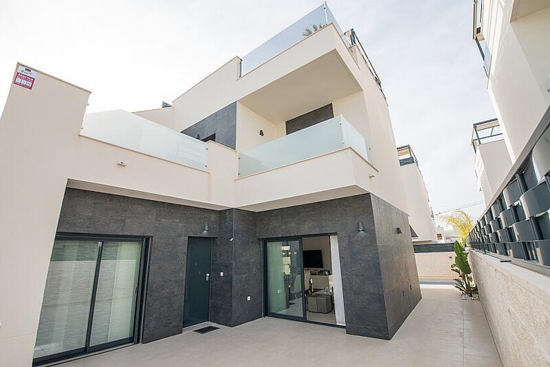 вилла продается в Benijófar, Alicante
