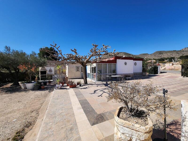 Villa Te koop in Novelda, Alicante