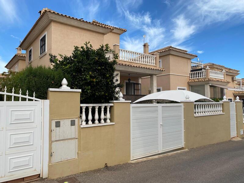 вилла продается в Orihuela Costa, Alicante