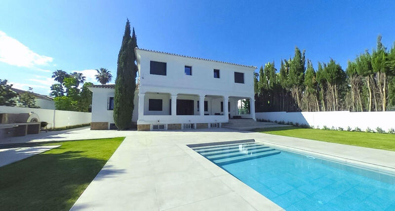 Villa for Long Term Rent in Nueva Andalucia, Málaga