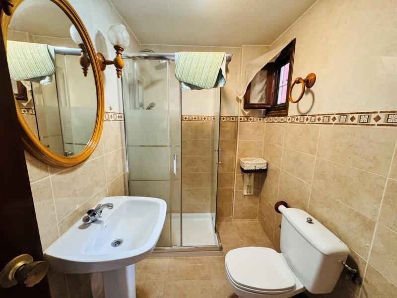 5 bedroom Townhouse for sale