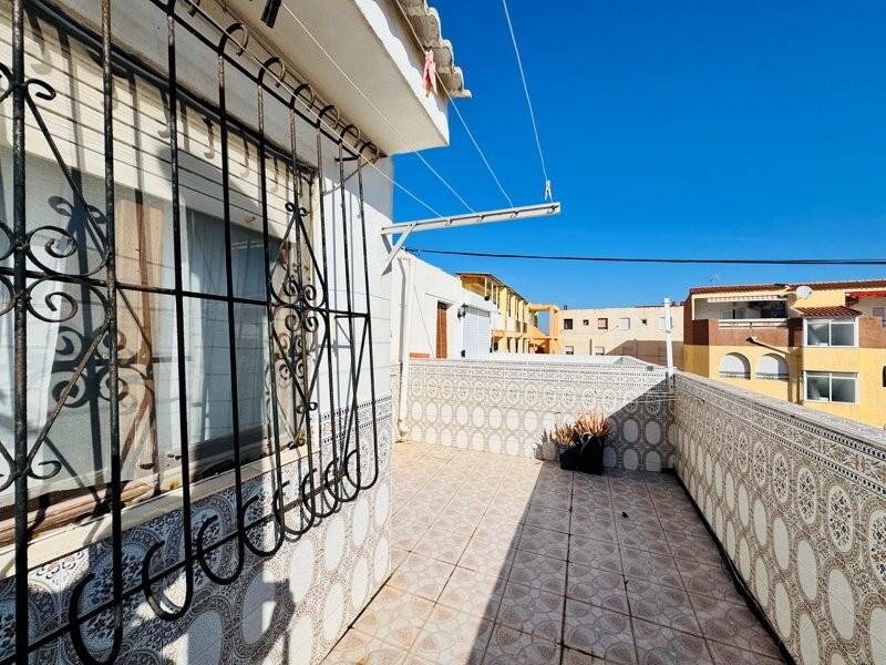 5 bedroom Townhouse for sale