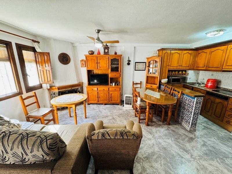 5 bedroom Townhouse for sale