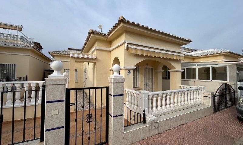 Villa til salg i Torrevieja, Alicante