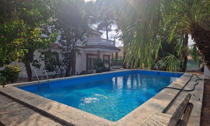 5 bedroom Country House for sale
