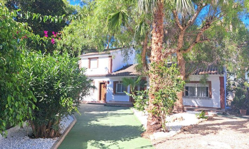 5 bedroom Country House for sale