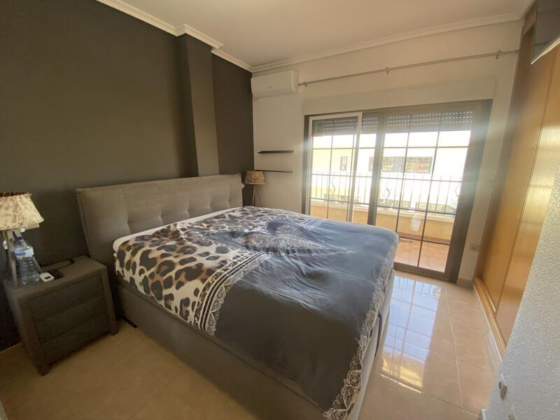 3 slaapkamer Gezinswoning Te koop