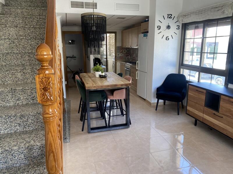 3 slaapkamer Gezinswoning Te koop