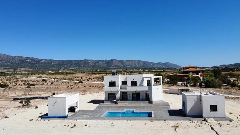 Villa for sale in Pinoso, Alicante