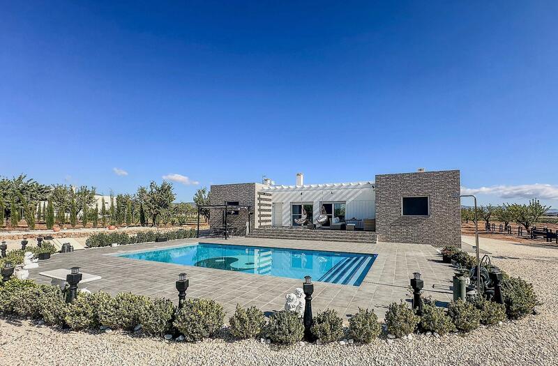 Villa til salgs i Pinoso, Alicante