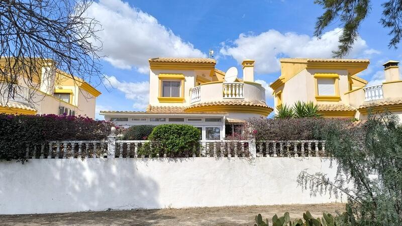 Villa en venta en El Raso, Alicante