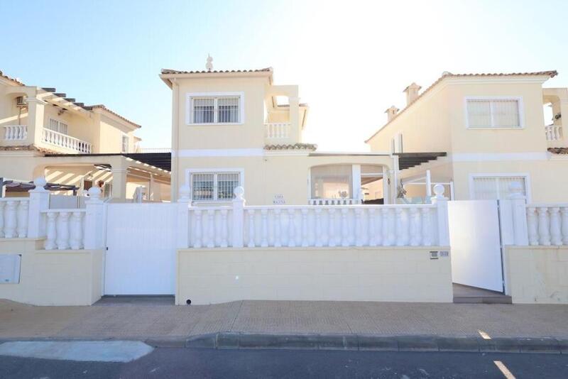 Villa til salgs i Orihuela Costa, Alicante