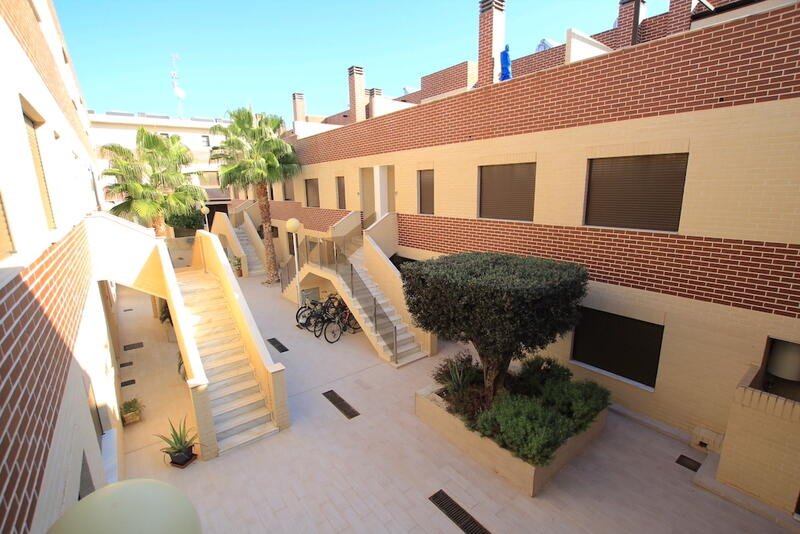 Lejlighed til salg i Cabo Roig, Alicante