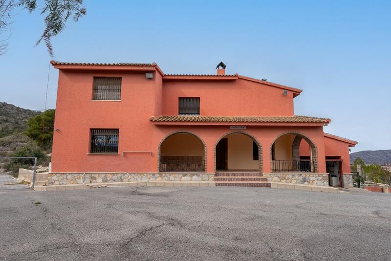 Villa for sale in Monóvar, Alicante