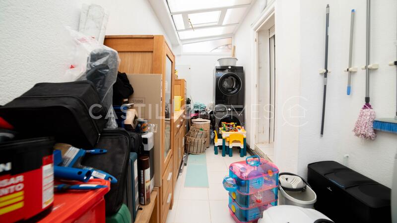 3 спальная комната городская тюрьма продается