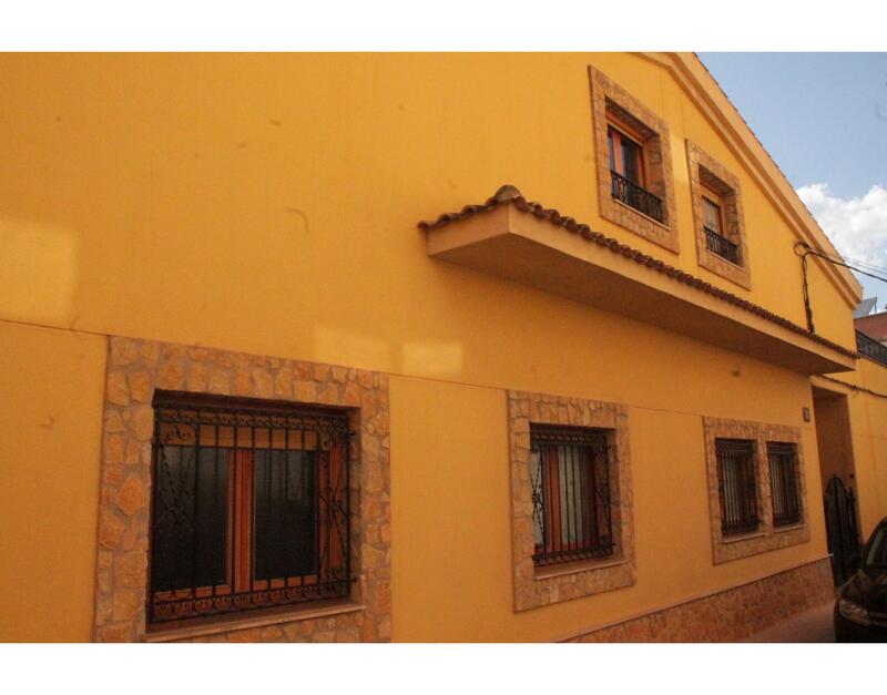Townhouse for sale in Pinoso, Alicante