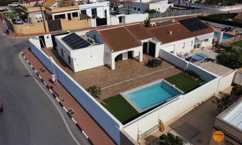 Villa zu verkaufen in Torrevieja, Alicante