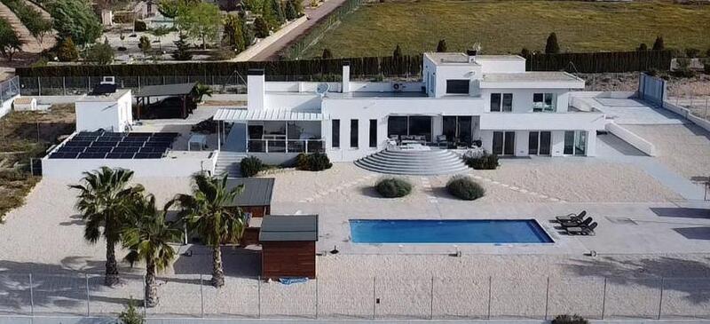 Villa for sale in Sax, Alicante