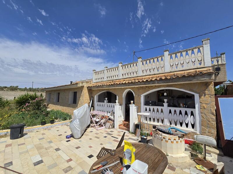 Villa til salg i Sax, Alicante