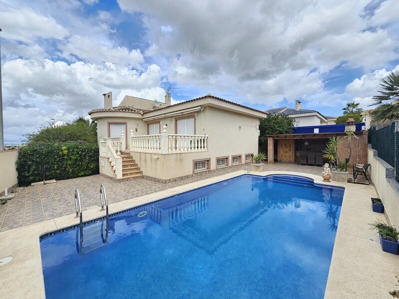 Villa en venta en Benijófar, Alicante