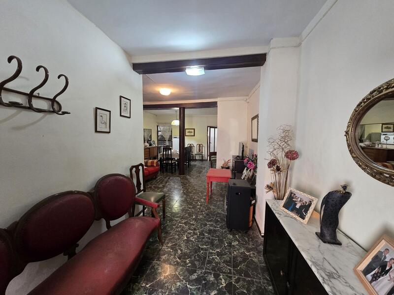 3 slaapkamer Gezinswoning Te koop