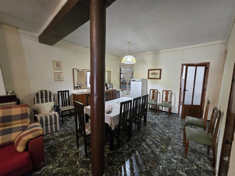 3 slaapkamer Gezinswoning Te koop