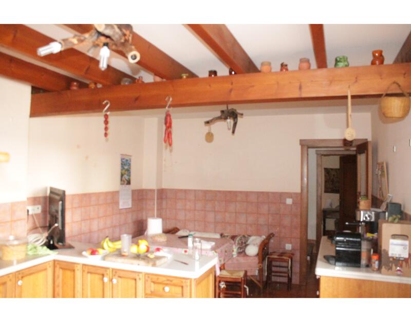 5 bedroom Townhouse for sale