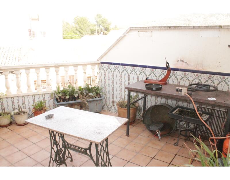 5 bedroom Townhouse for sale
