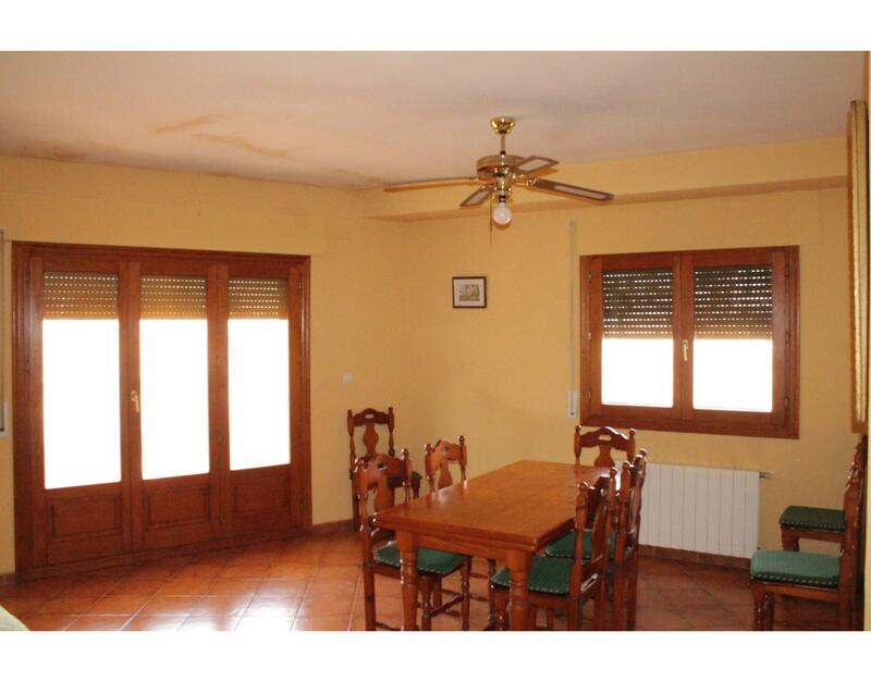 5 bedroom Townhouse for sale
