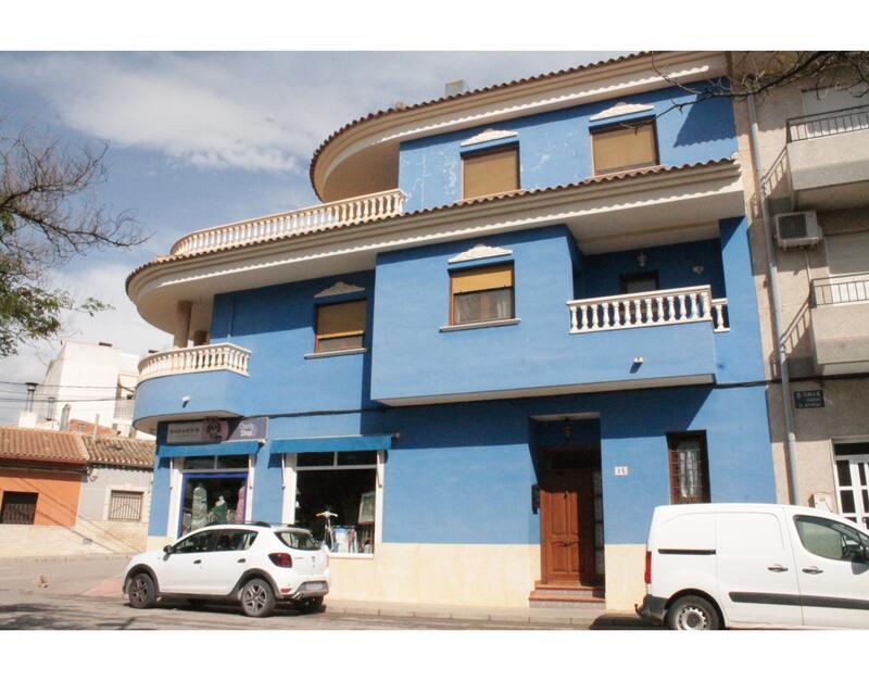 5 bedroom Townhouse for sale