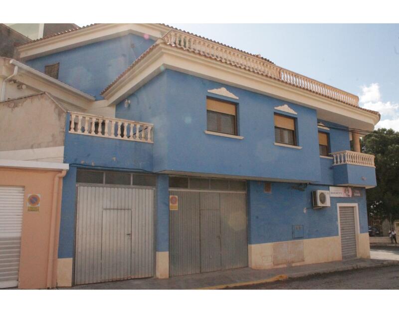 5 bedroom Townhouse for sale