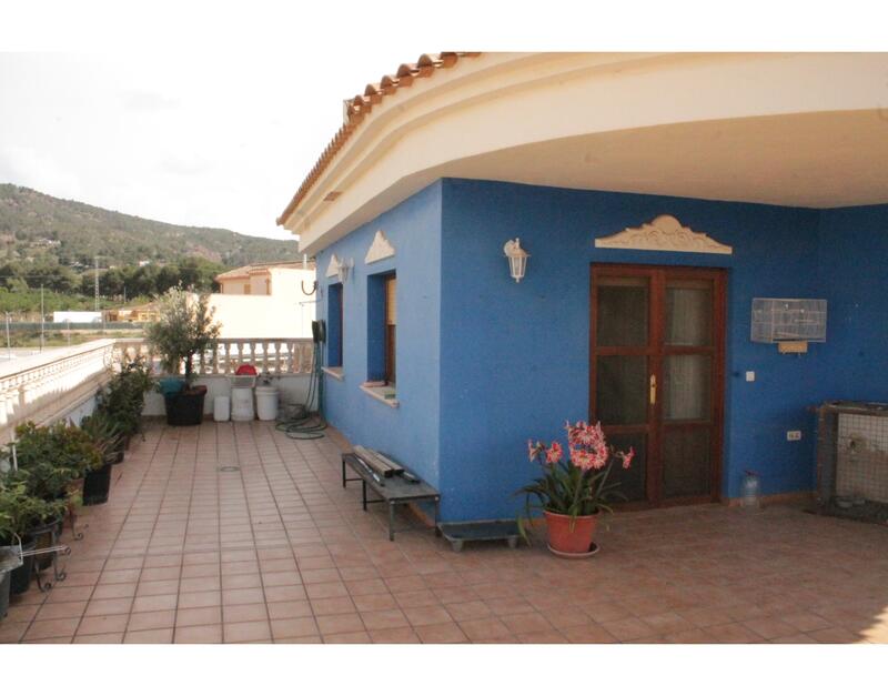 5 bedroom Townhouse for sale