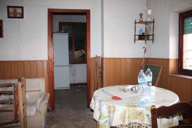 5 спальная комната городская тюрьма продается