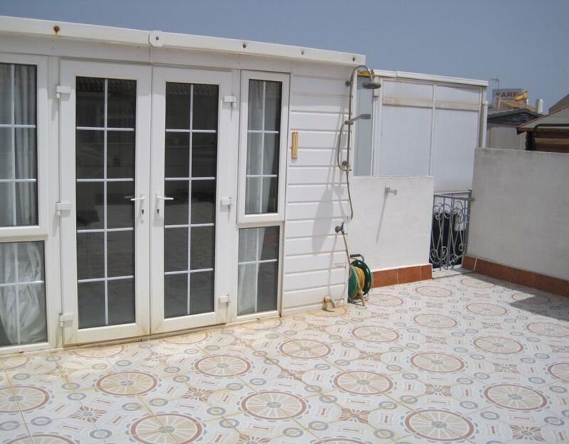 2 slaapkamer Gezinswoning Te koop